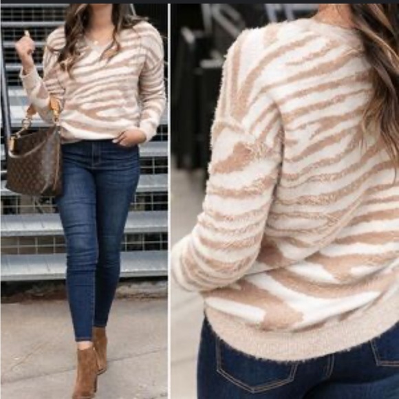 Grace and Lace sweater - Picture 1 of 8